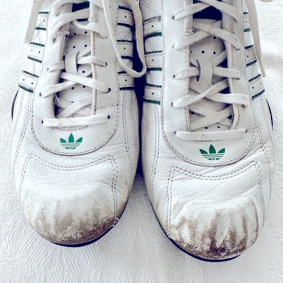 Athletic_Shoes